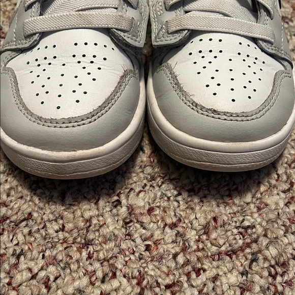 Jordan 1 Low Sneakers in Gray and White Little Kids size 13 - Picture 6 of 7